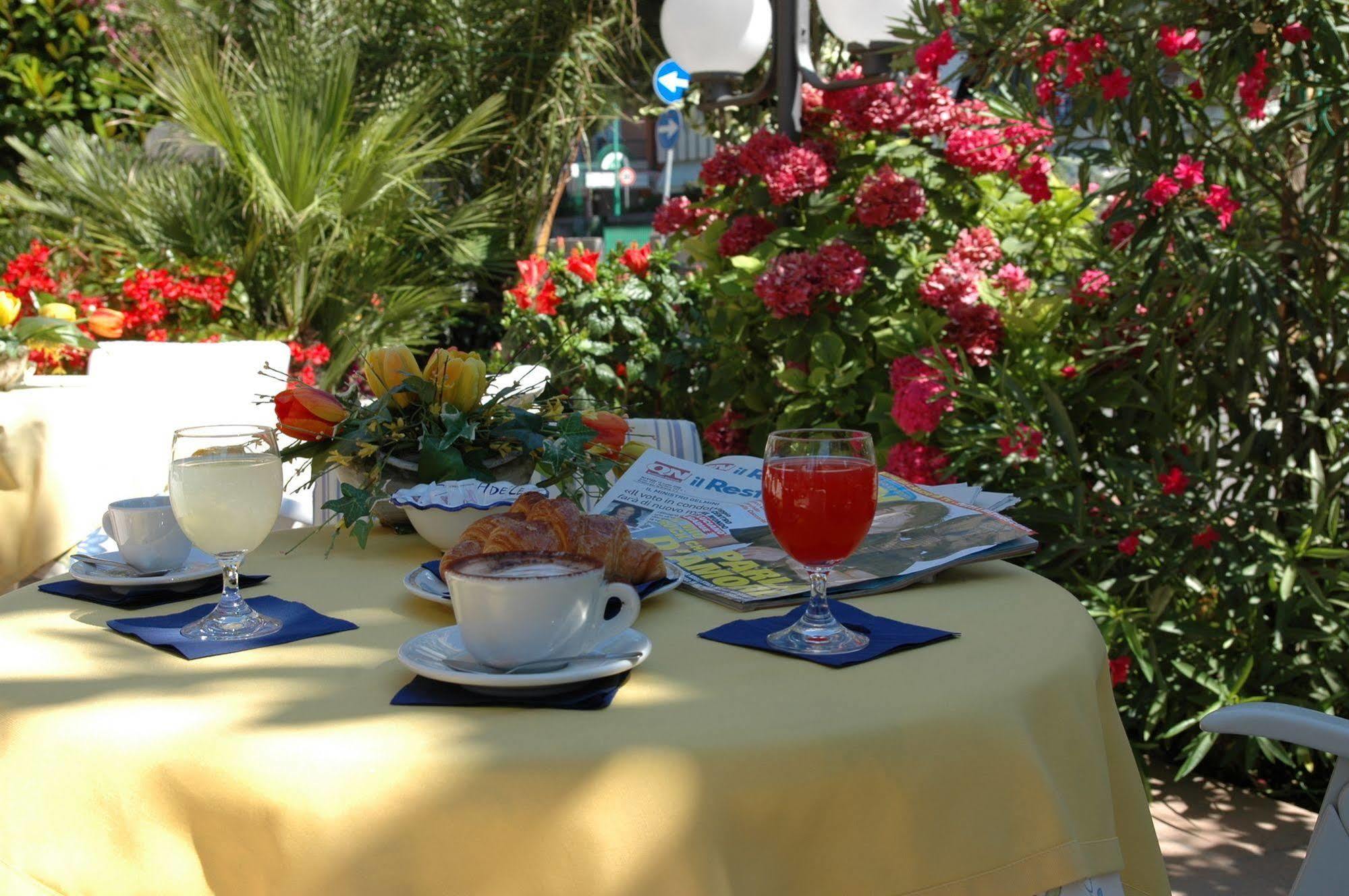 Hotel Adele Bellaria-Igea Marina Exterior photo