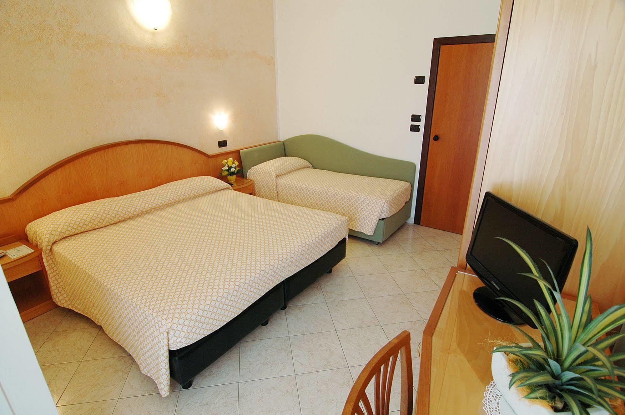 Hotel Adele Bellaria-Igea Marina Exterior photo