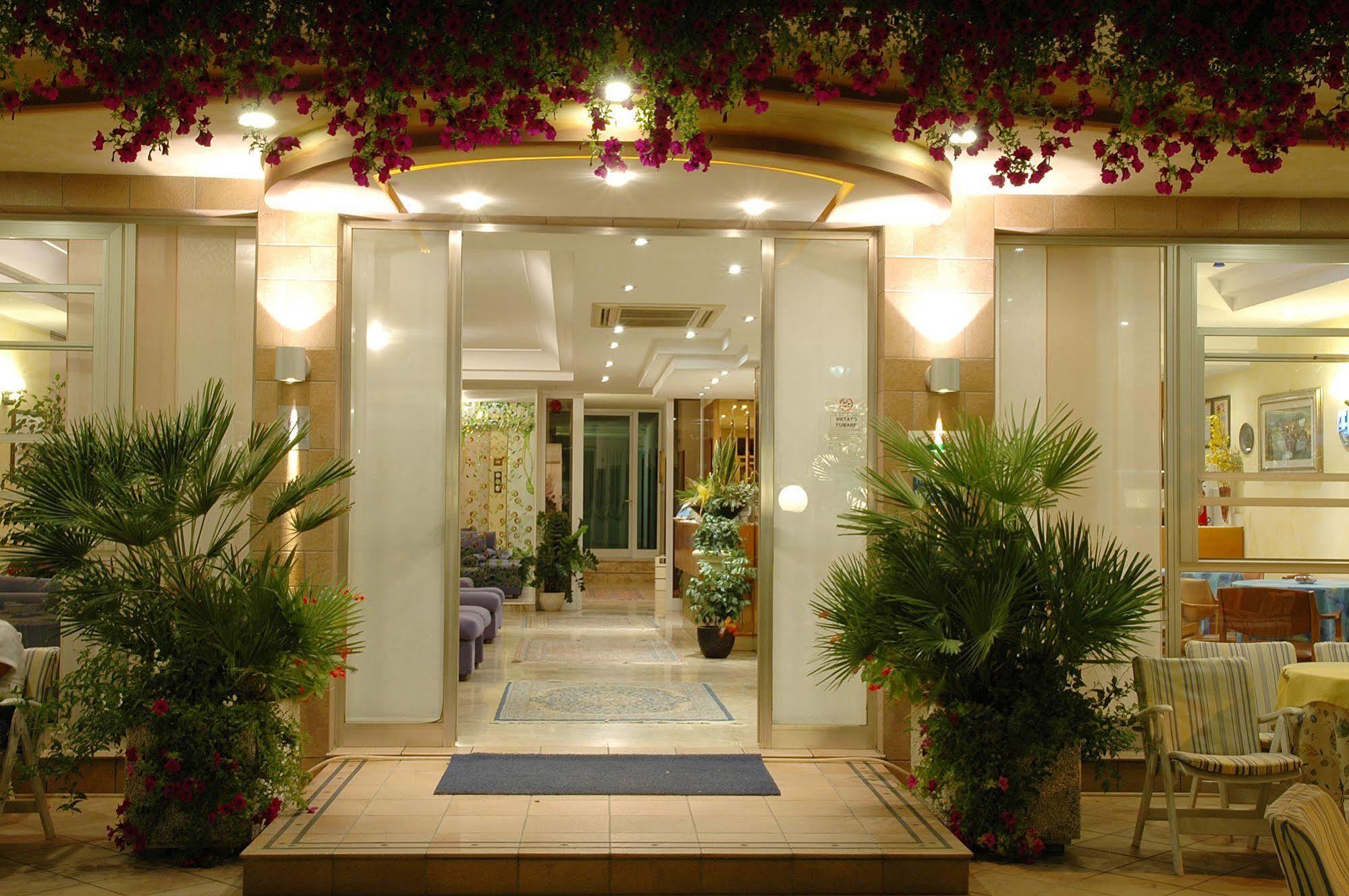 Hotel Adele Bellaria-Igea Marina Exterior photo