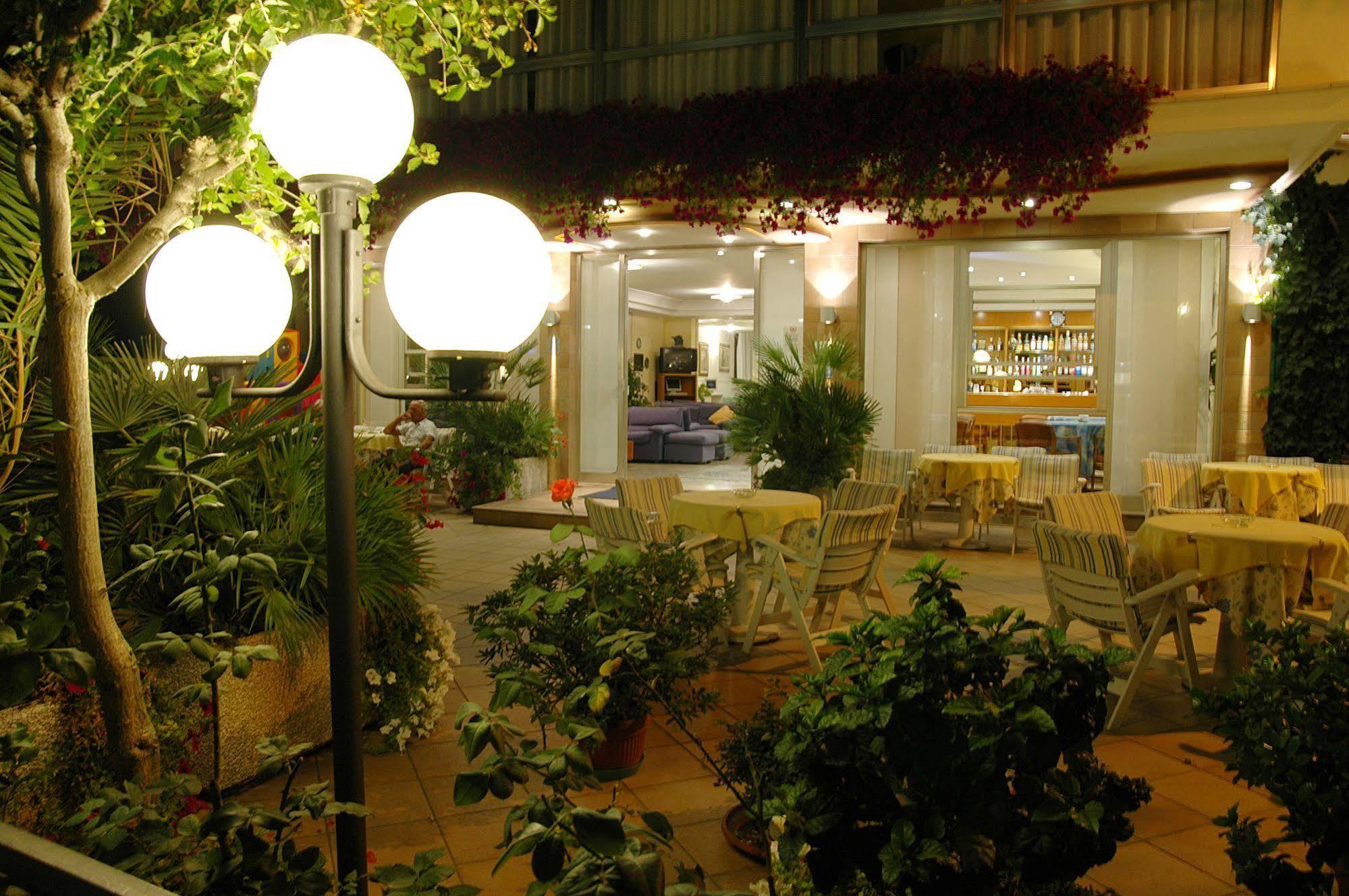 Hotel Adele Bellaria-Igea Marina Exterior photo
