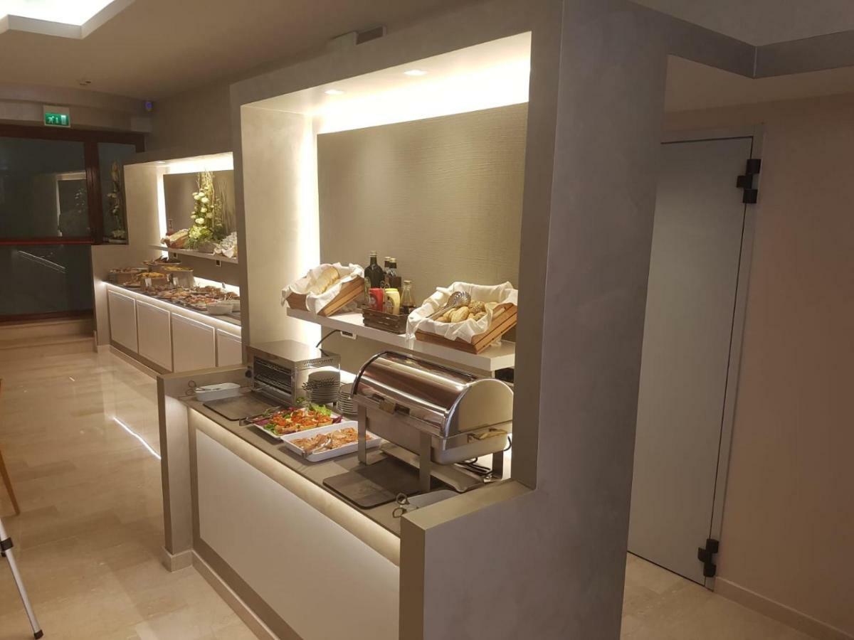 Hotel Adele Bellaria-Igea Marina Exterior photo