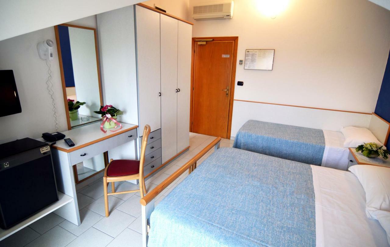 Hotel Adele Bellaria-Igea Marina Exterior photo