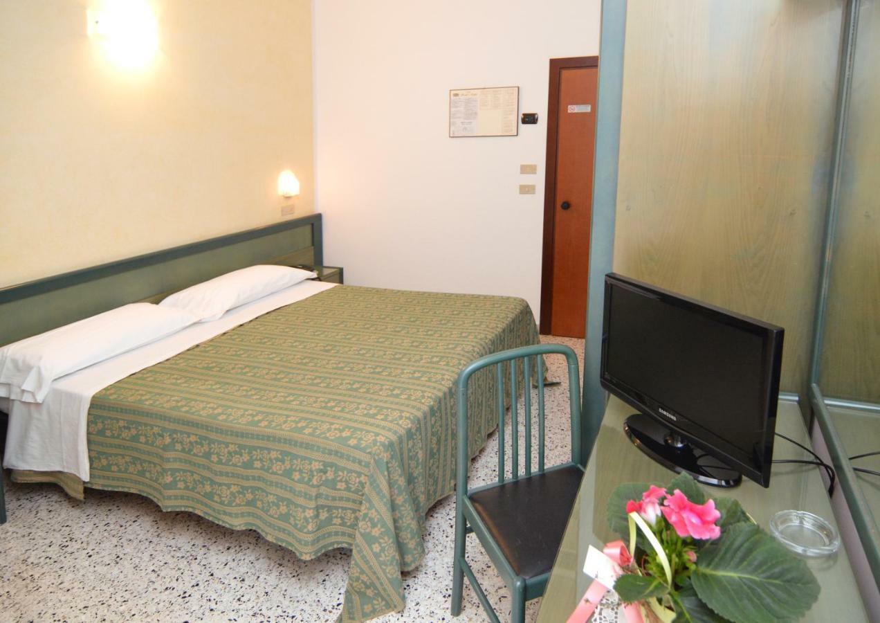 Hotel Adele Bellaria-Igea Marina Exterior photo