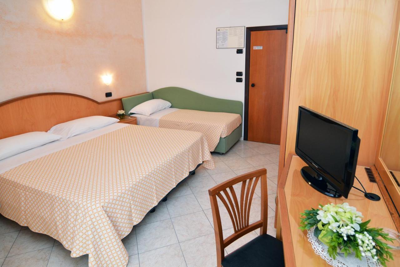 Hotel Adele Bellaria-Igea Marina Exterior photo